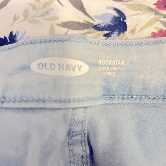 Old Navy Rockstar Skinny Jeans Ankle - Picture 5 of 8